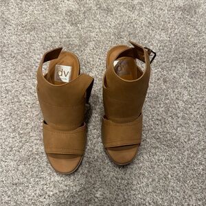 DV by Dolce Vita Women's Tan heels